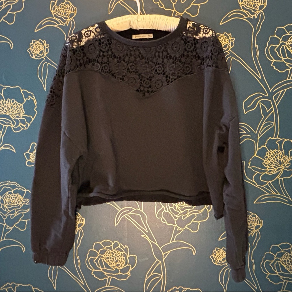 STRADIVARIUS crew neck LACE black PUFF SLEEVE sweatshirt LARGE cropped